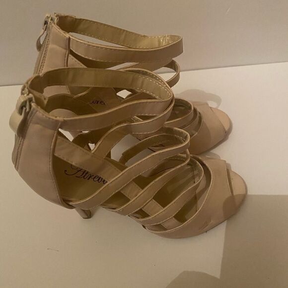 Atrevida Strappy   Tan Sandals 👡 - Picture 1 of 4